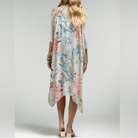 Tranquil floral flower kimono - Picture 2 of 2